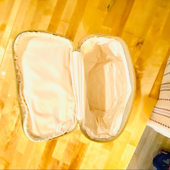 {Kate Spade} Zip Polkadot Makeup Bag NWOT - Picture 9 of 16